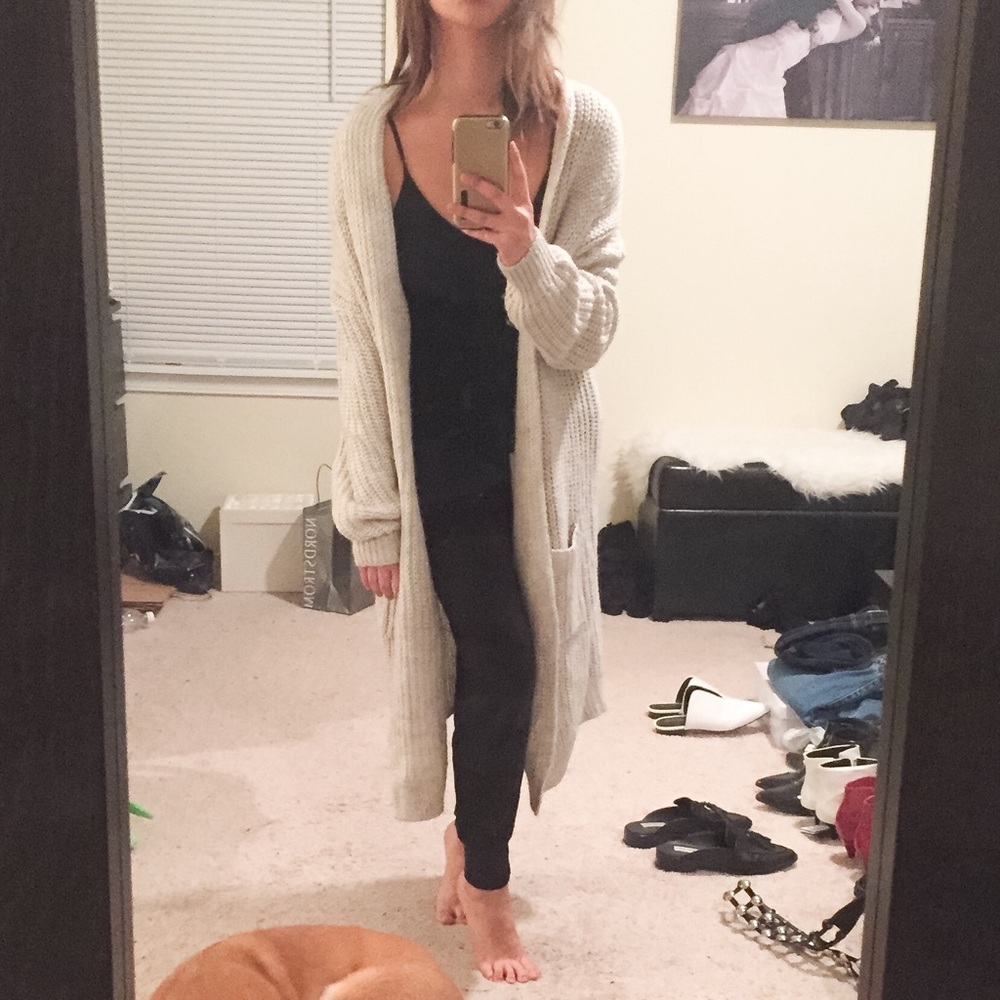 🖤SOLD🖤 Long Grey Knit Cardigan. - Picture 1 of 3